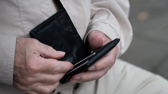 Retirement account balances dip in 1st quarter, but savers keep contributing