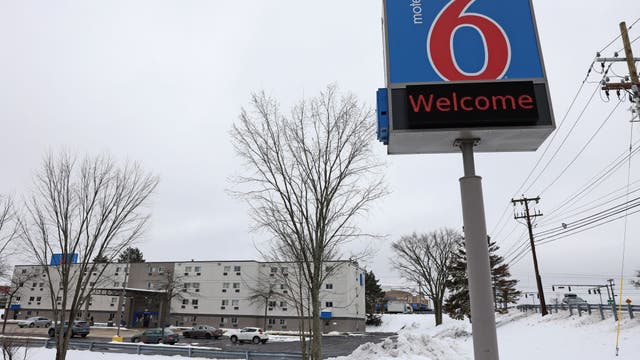 Longtime spokesperson Tom Bodett sues Motel 6