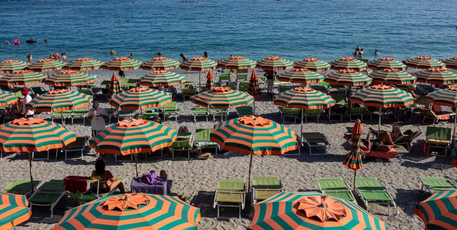 Teen dies after beach sand tunnel collapses during family vacation: report