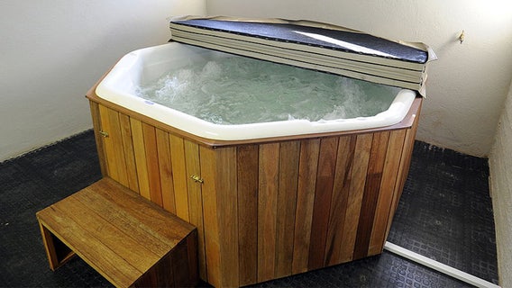 2 women in their 80s overheat, become unresponsive in hot tub at remote cabin