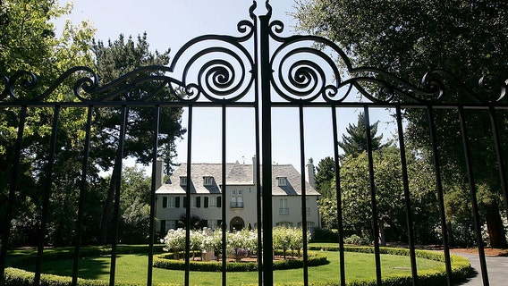 You can still buy a mansion for under $1M in these 4 cities