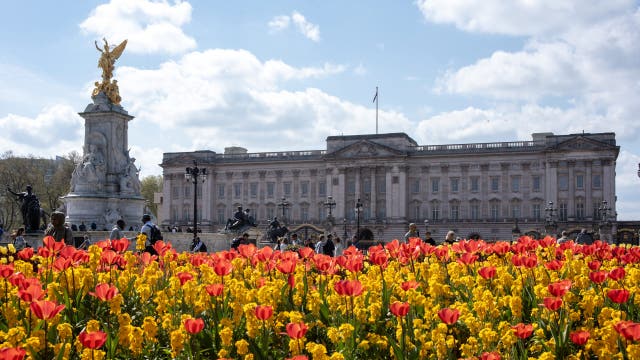Queen Elizabeth's personal wardrobe choices to debut in major palace exhibition