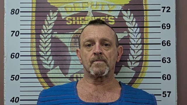 Tennessee man allegedly tries to blow up law enforcement officials during arrest at his home: authorities