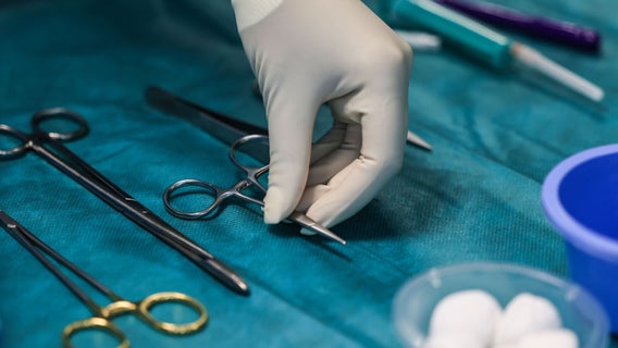 UK doctor left in the middle of surgery to have sex with nurse: Reports