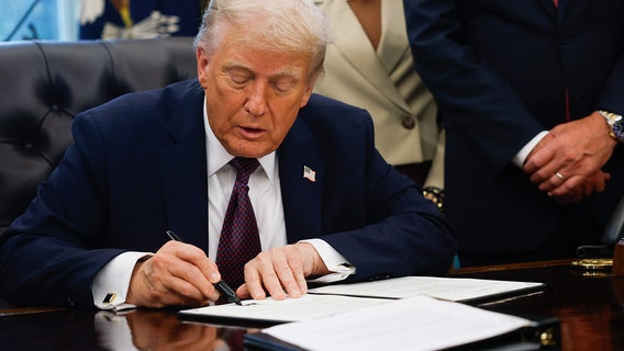 Trump signs order to deploy National Guard to Memphis