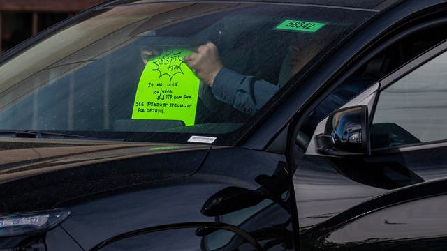 Car industry experts warn prices climbing fast as discounts become 'increasingly hard to find'