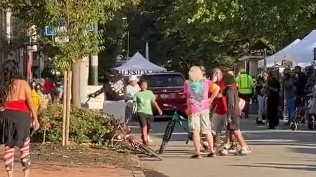 Minivan plows through crowd at Pennsylvania festival, injuring three people