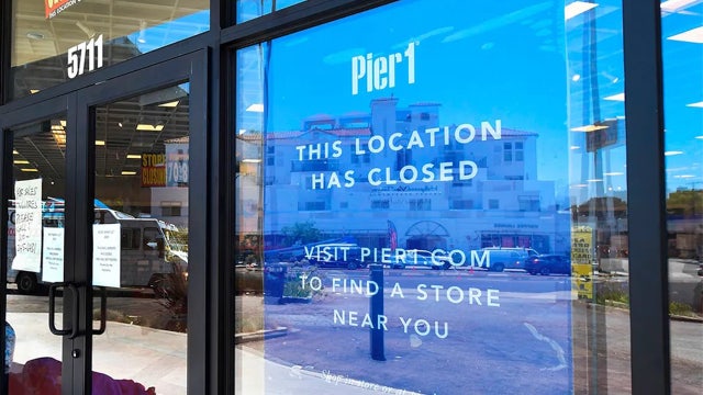 RadioShack, Pier 1 Imports owners accused of operating $112 million Ponzi scheme