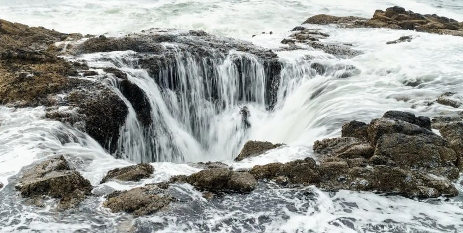 Man drowns after falling into deep ocean pit along Oregon coastline