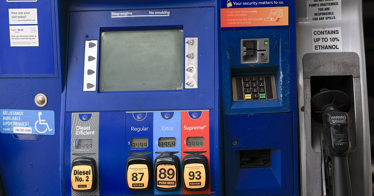 Gas prices drop below $3 a gallon in 37 states - See where | FOX 9 ...