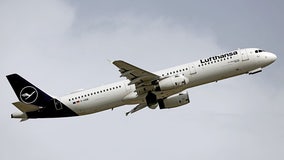 Man accused of stabbing two teens with metal fork on flight from Chicago