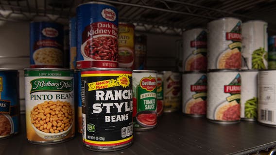 Military families turn to food pantries as government shut down continues