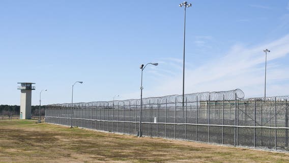 Death row inmate who burned victim's eyes chooses firing squad for execution