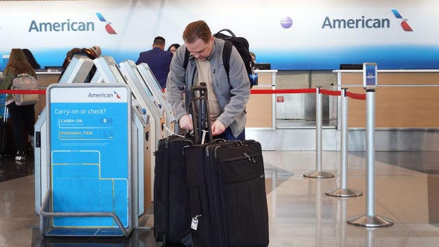 American Airlines ditches bag sizers at airport boarding gates