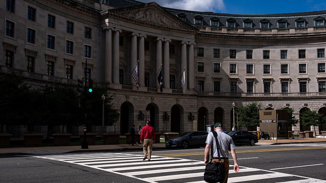 Americans rate these 6 federal agencies lower than the USPS