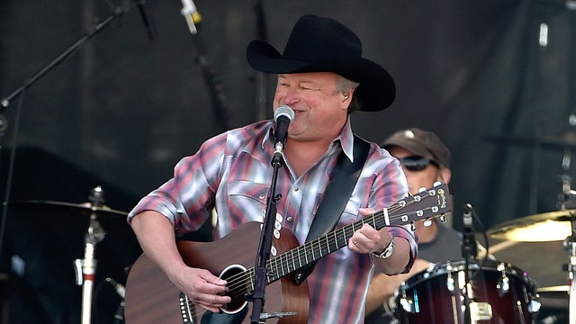Country star Mark Chesnutt hospitalized, cancels performances