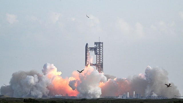 SpaceX launches 11th test flight of giant Starship