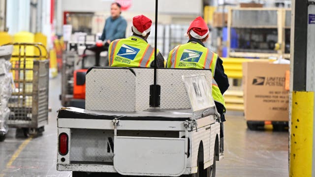 Here's who's hiring for holidays 2025