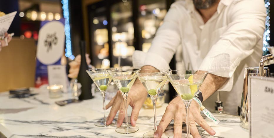 How much should you tip bartenders? Experts reveal the real number