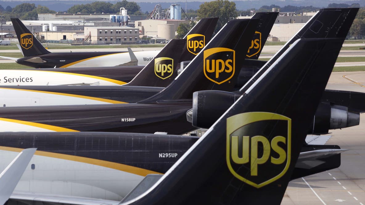 Flight cuts amid shutdown could threaten supply chain, holiday deliveries