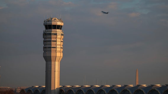 FAA reducing air traffic by 10% amid ongoing government shutdown