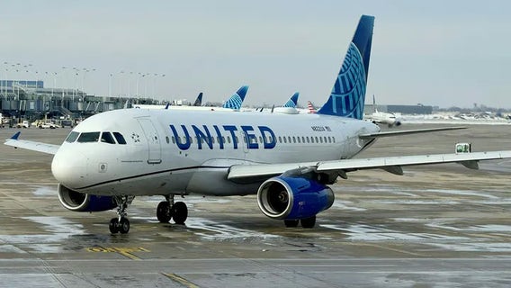 United Airlines to offer refunds because of shutdown-caused flight restrictions