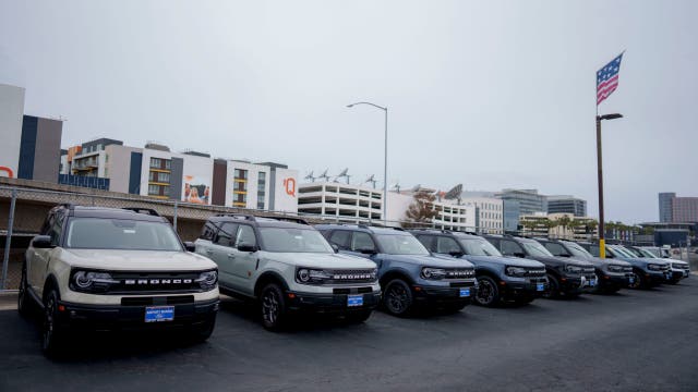 Ford recalling nearly 230,000 Broncos due to panel display failure