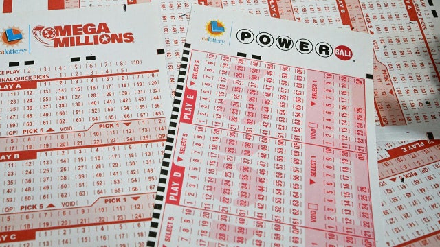 Mega Millions jackpot grows to $965 million, Powerball $546 million
