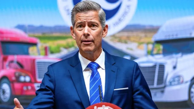 Trump admin gives $10k bonuses to air traffic controllers with perfect attendance during government shutdown