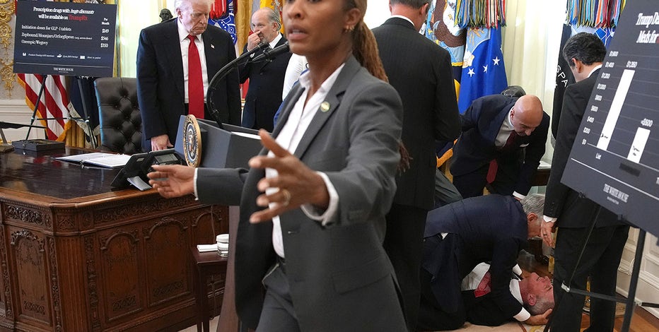 Dr. Oz jumps in as drug exec collapses during Oval Office press conference  | LiveNOW from FOX