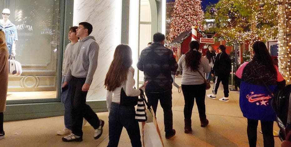 Here's where the holiday season's biggest spenders live, data shows