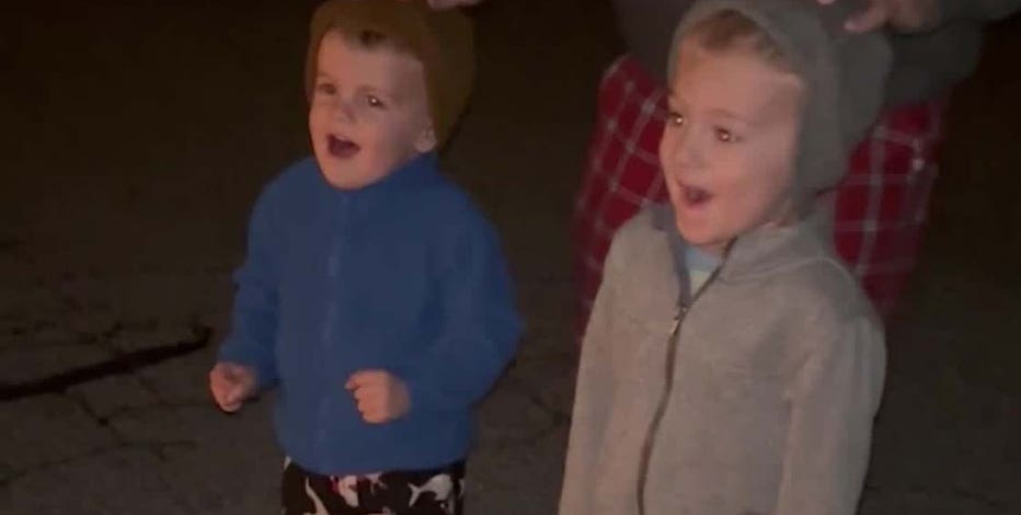 Watch these kids have the best reaction to dad's Christmas lights