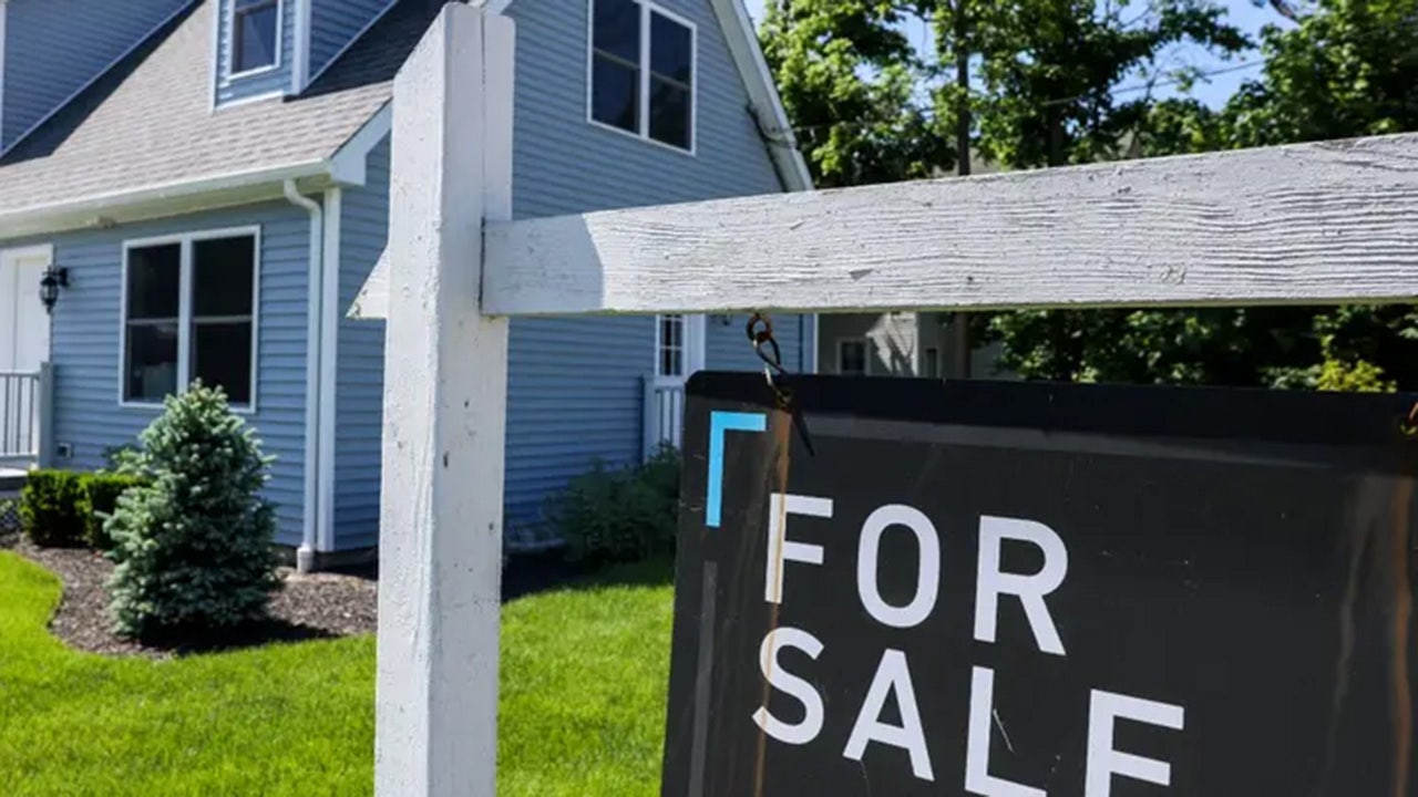 Home delistings surge as sellers struggle to get their price