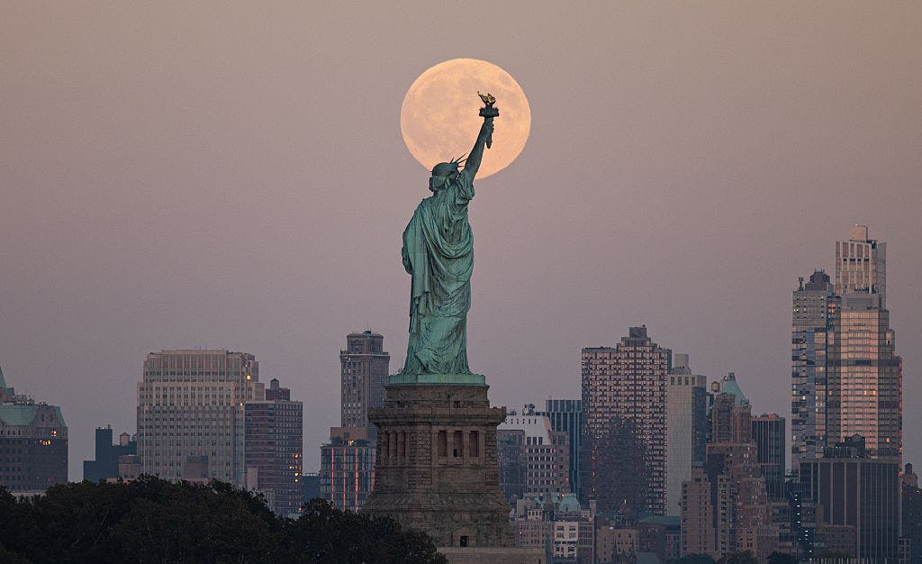 December skywatching guide: Wrap up 2025 with these can't miss celestial events