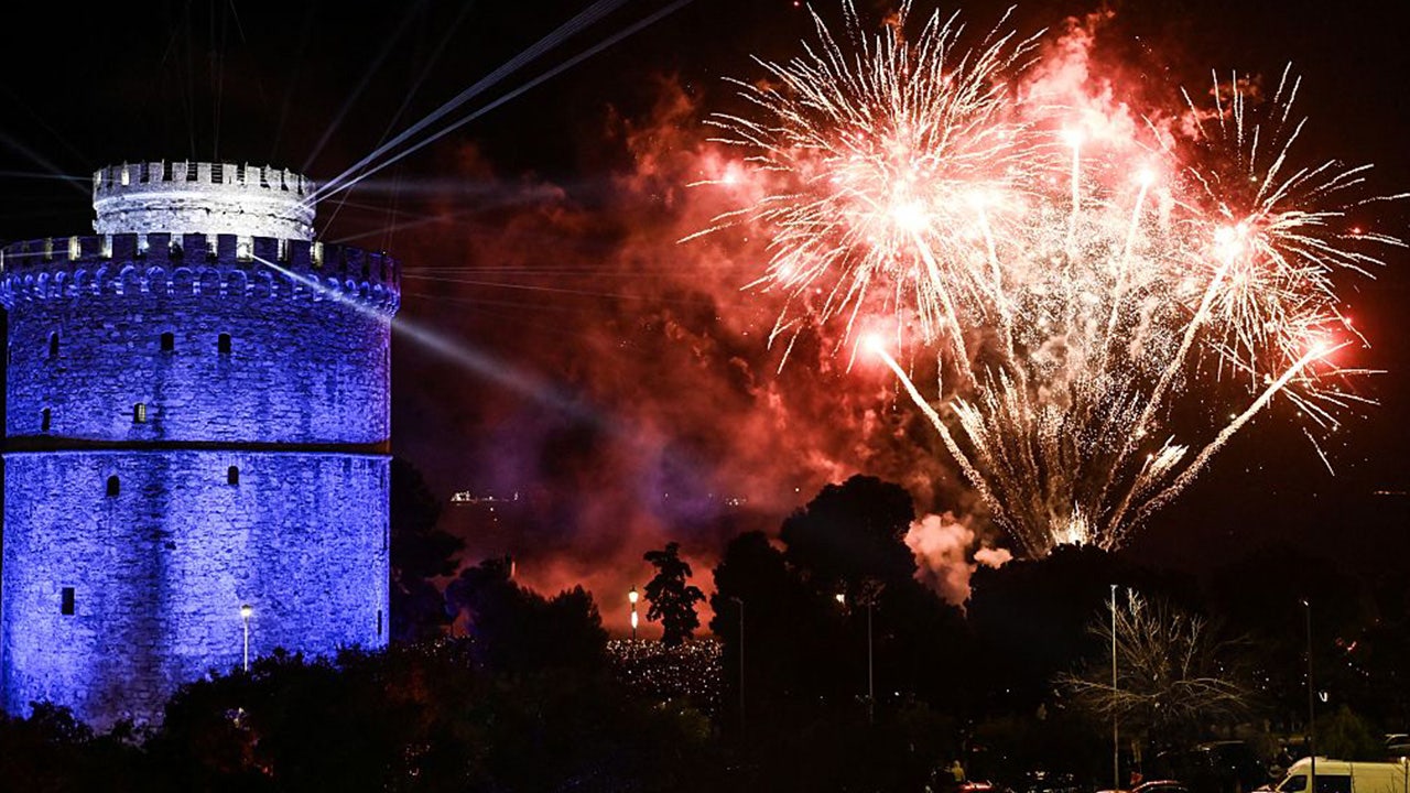 Watch live: New Year's Eve countdowns and fireworks around the world