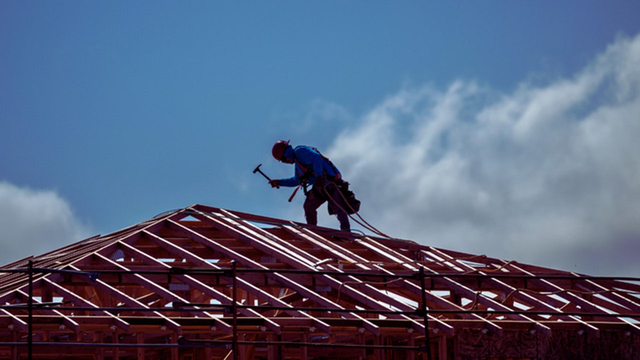 Private sector unexpectedly lost 32,000 jobs in November, ADP says