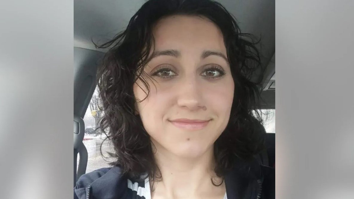 Colorado mom accused of killing 2 children and fleeing to UK returns stateside to face murder charges