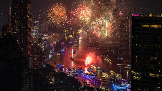 Watch live: New Year's Eve countdowns and fireworks around the world