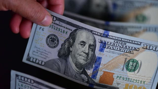 Quick-thinking bank teller saves customer from phone scam