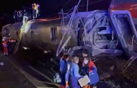 Spain: Deadly high-speed train crash leaves at least 20 dead