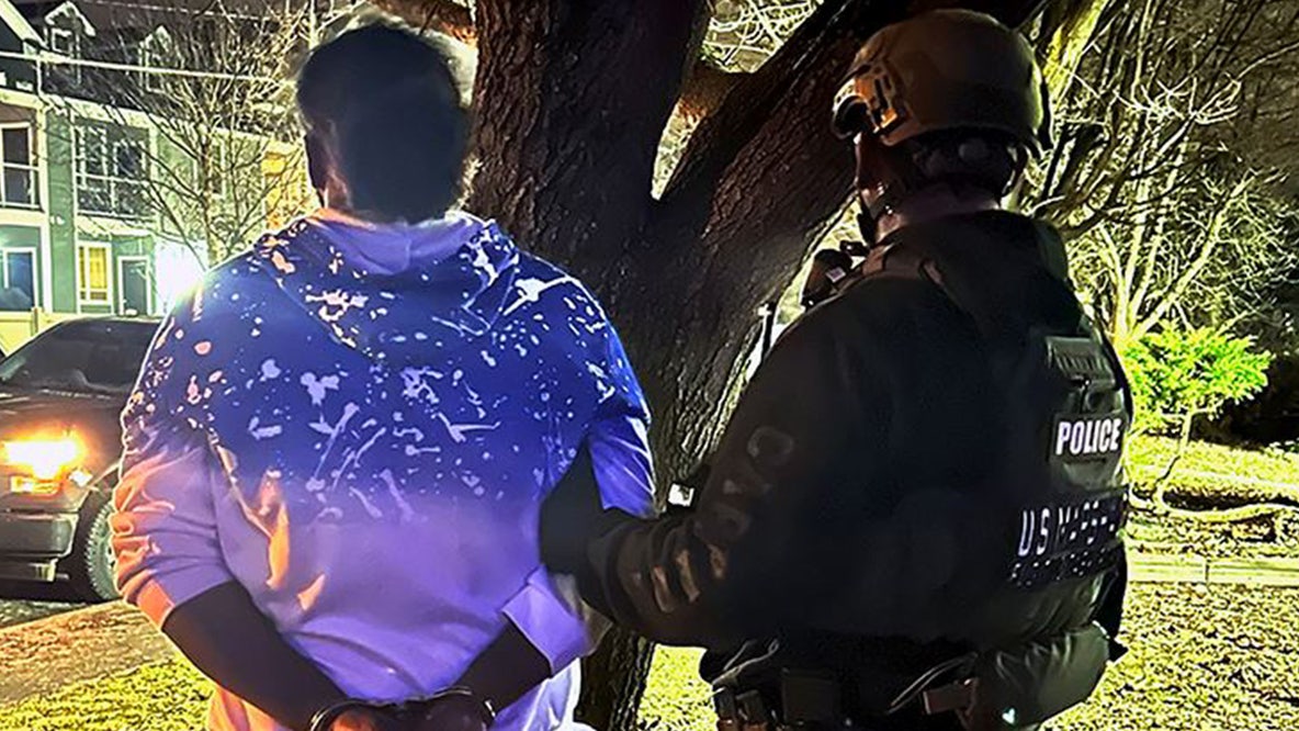 Fugitive hides under bed before US Marshals take him into custody