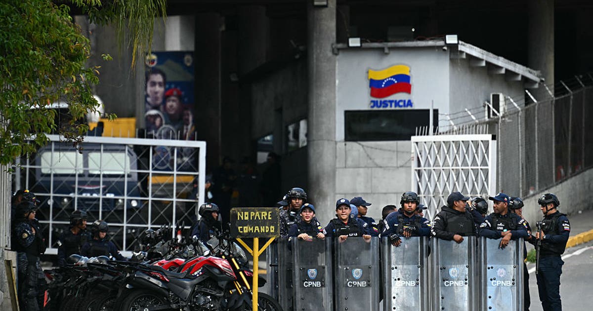 US urges Americans to leave Venezuela immediately