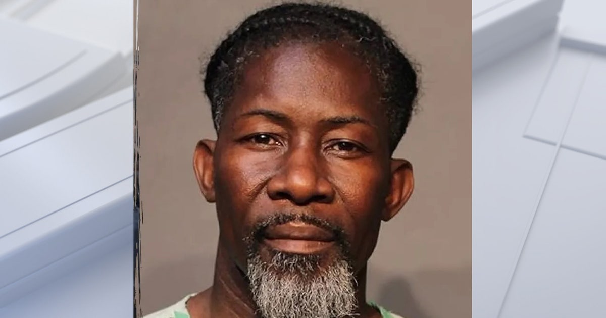 Former Des Moines schools chief pleads guilty to falsely claiming US citizenship and gun charge