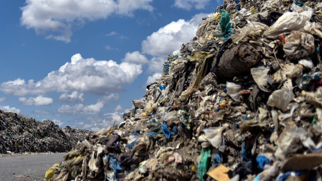 Landfill collapse in Philippines leaves 1 person dead, dozens missing |  LiveNOW from FOX