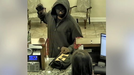 Truck driver charged with bank robbery after claiming C-4 explosives, firing on officers: feds