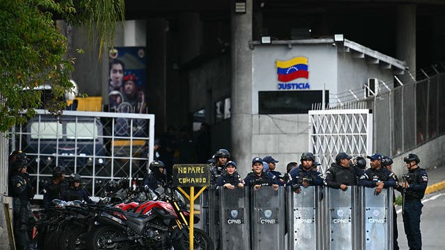 US urges Americans to leave Venezuela immediately