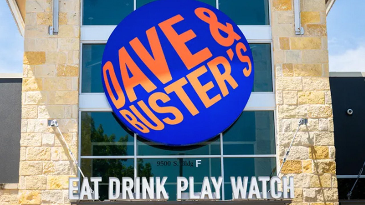 Dave & Buster's offers chance to win diamond engagement ring by playing 'Human Crane' game on Valentine's Day