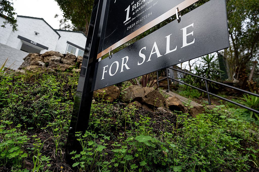 Mortgage rates fall to lowest level since 2022