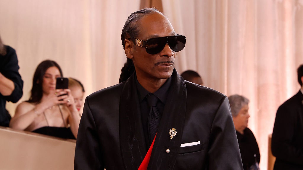 Snoop Dogg rallies around his daughter following the death of her 10-month-old baby