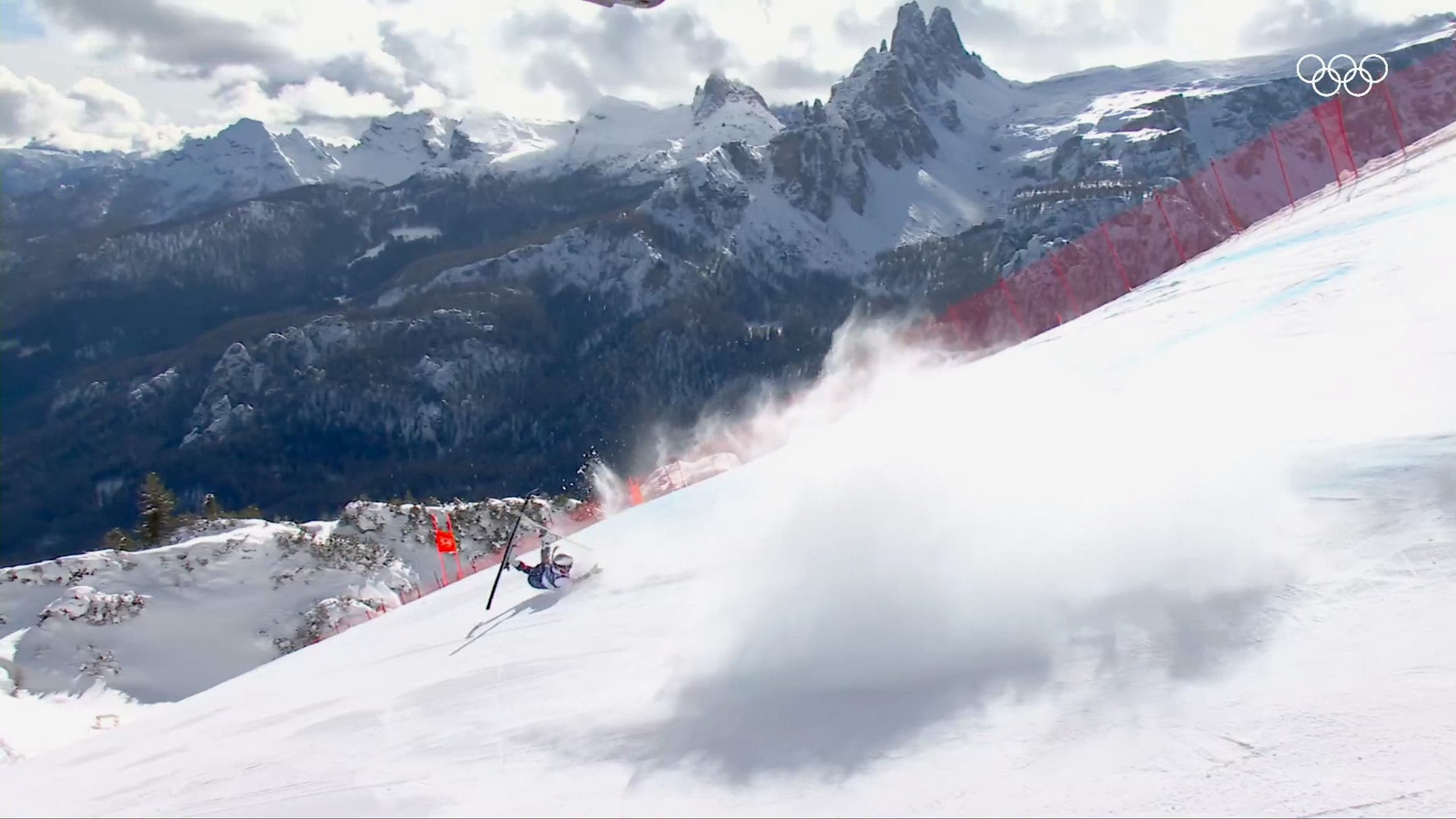 Lindsey Vonn airlifted after crashing  in Olympic downhill